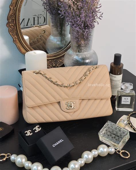 chanel 19s beige chevron